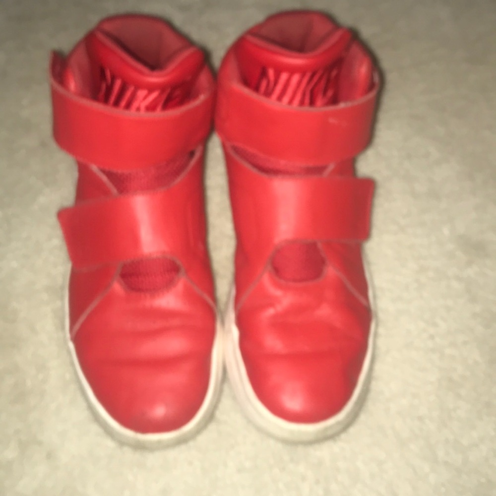red nike’s . male an offer